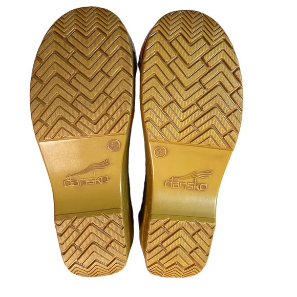 FINAL PRICE-Dansko New Women's Professional Clogs Poppies
Patent Leather - Picture 11 of 12